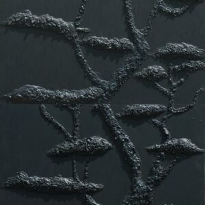 arbre en relief noir sur noir